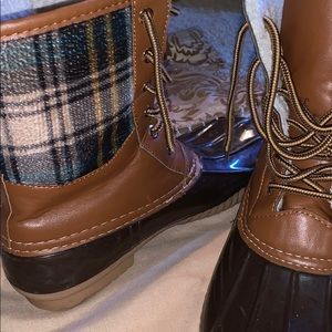 Duck boots😍